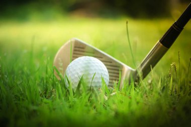 Tayland 'daki güzel golf sahasında golf ve golf sopası. Birlikte