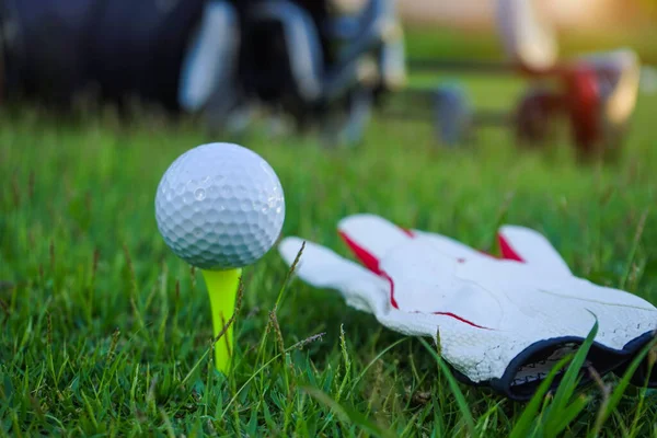 Golfball Auf Abschlag Bereit Zum Abschlag Golfball Abschlag Abend Golfplatz — Stockfoto