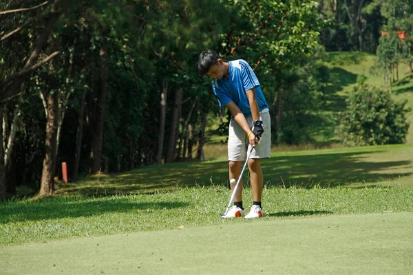 Suddig Golfare Att Sätta Golf Vacker Golfbana Kvällen Golfbana Med — Stockfoto
