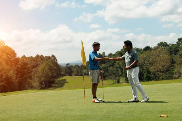 Golfista Jogando Golfe Belo Campo Golfe Campo Golfe Noite Com — Fotografia de Stock