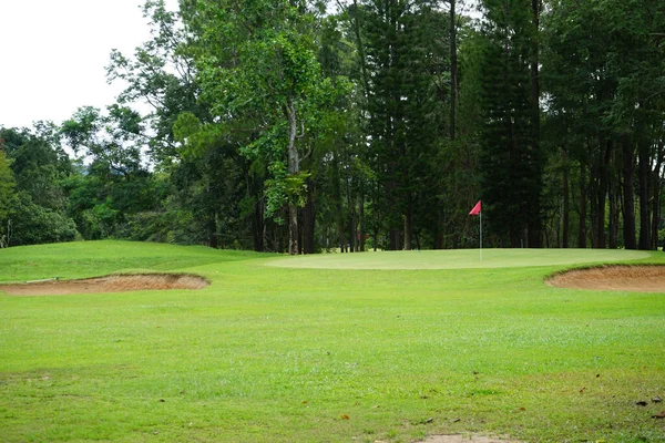 Hintergrund Des Abendlichen Golfplatzes Ist Das Sonnenlicht Das Auf Den — Stockfoto