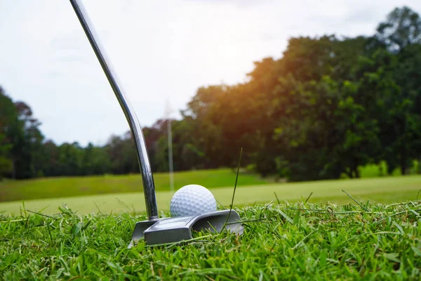 Golfbal Golfclub Prachtige Golfbaan Bij Zonsondergang Achtergrond — Stockfoto