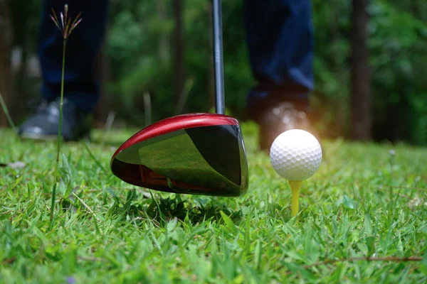 Piłki Golfowe Polu Golfowym Kijami Golfowymi Gotowe Gry Golfa Pierwszym — Zdjęcie stockowe