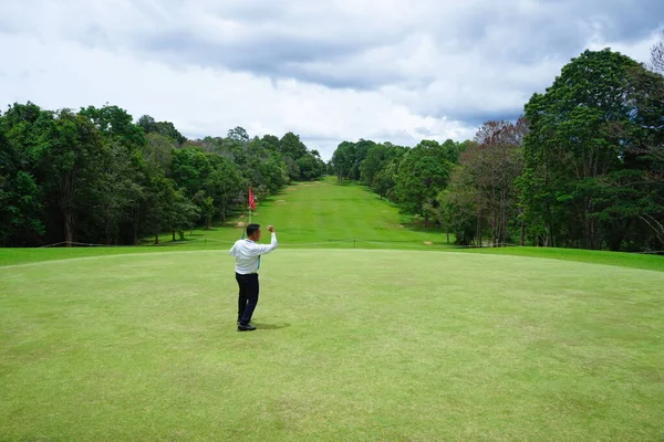 Golfista Desfocado Jogando Golfe Campo Golfe Noite Pôr Sol Hora — Fotografia de Stock