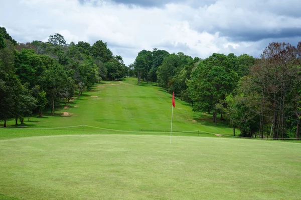 Fundo Campo Golfe Noite Tem Luz Solar Brilhando Campo Golfe — Fotografia de Stock