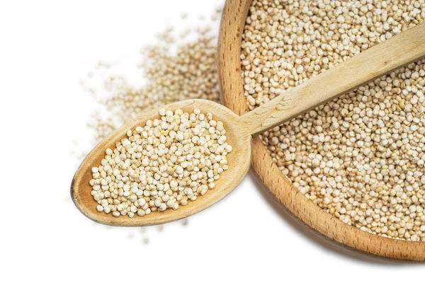 Nahaufnahme Von Quinoa Samen Einer Hölzernen Schüssel Mit Einem Löffel — Stockfoto