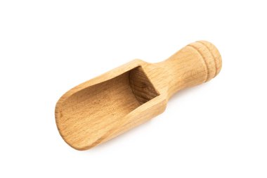 Küçük boş tahta kaşık veya yukarıda da görüleceği ve beyaz arka plan üzerinde izole kepçe