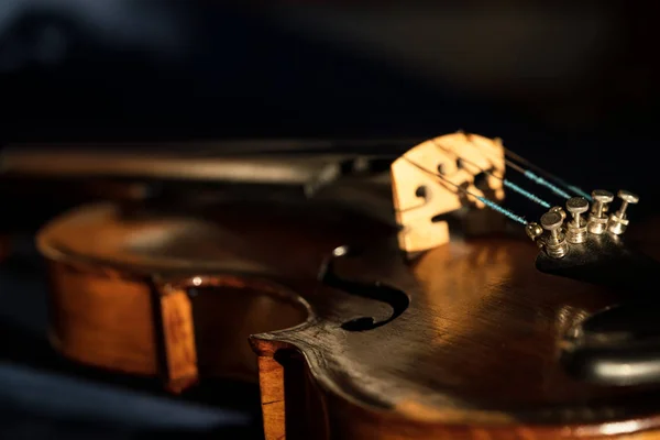 Close Old Violin Selective Focus Dark Background — Stock Photo, Image
