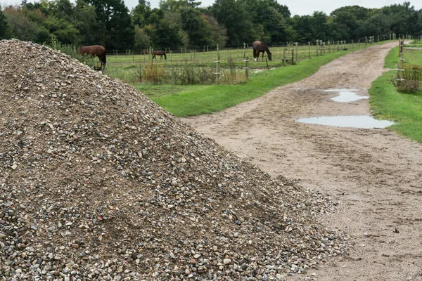 Large Pile Gravel Repair Road Puddles Runs Pasture Trees Background — Stock Photo, Image