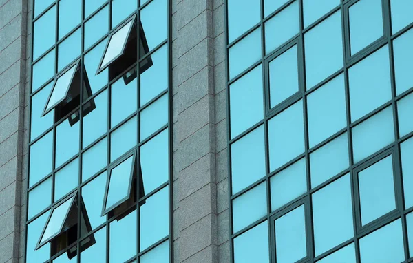 Mimari. Modern ofis binası ve arka plan için idealdir. Kentsel peyzajda minimalist tarz.