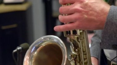 saksafonu çalan caz müzisyeni