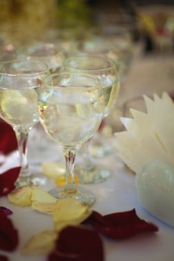 İçecekler ile Gözlük, düğün büfesi tasarımı