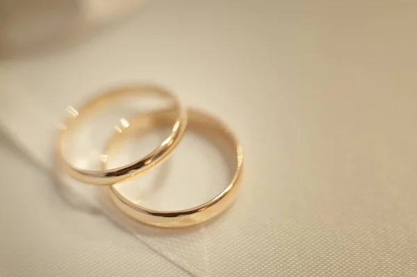 Alianças de casamento, close-up — Fotografia de Stock