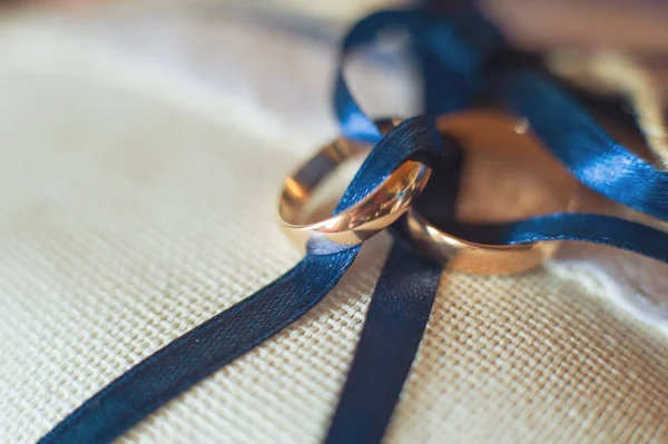 Anéis de casamento, close-up — Fotografia de Stock