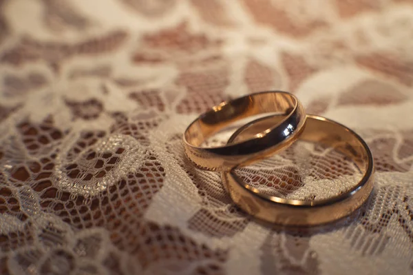 Anéis de casamento, close-up — Fotografia de Stock