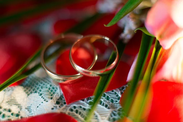 Anéis de casamento, close-up — Fotografia de Stock