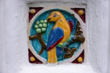 Desenli renkli seramik karolar