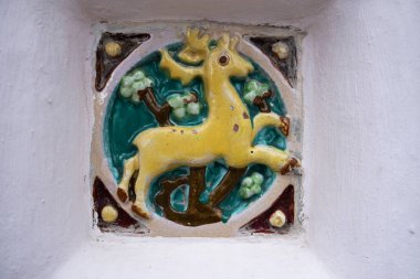 Desenli renkli seramik karolar