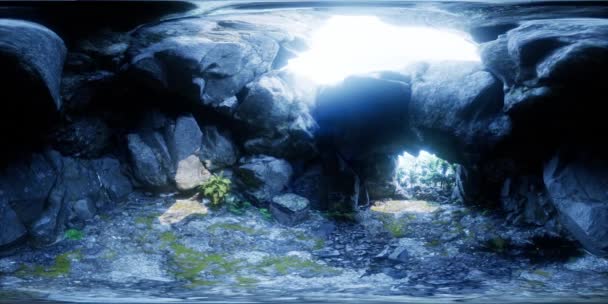 VR-360 kamera belsejében mozgó trópusi barlang