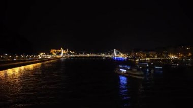 Budapeşte 4k görüntüleri gece Tuna Nehri