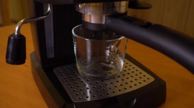 espresso makinesine kahve ekleme