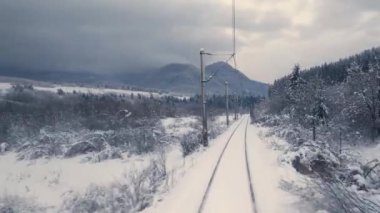 tren yalak kış dağları ile seyahat