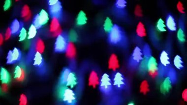 Yanıp sönen noel ışıkları çam ağacından.