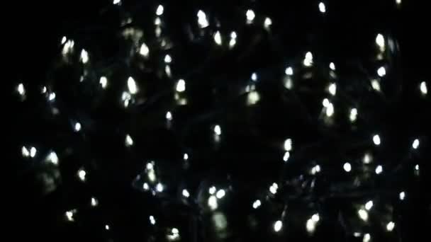 Brilhando Luzes Brancas Natal Com Transição Bokeh Forma Pinho — Vídeo de Stock