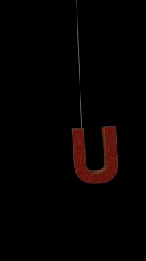 3D animasyon dinamik simler noel süsü yazı tipografi döngüsü alfa kırmızısı U ile