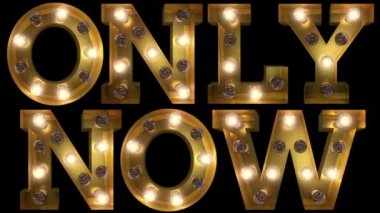 Ampul harfi şu anda yanıp sönen aksiyonda sadece kelimeyi heceliyor.