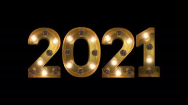 Ampul harfi iki şekilde yanıp sönüyor. Kelimeyi heceliyor. 