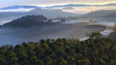 Lam Dong Da Lat platosunda bulutlu bir mevsim