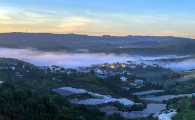 Lam Dong Da Lat platosunda bulutlu sezon başlıyor.