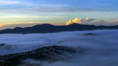 Lam Dong Da Lat platosunda bulutlu sezon başlıyor.