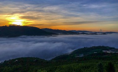 Lam Dong Da Lat platosunda bulutlu sezon başlıyor.