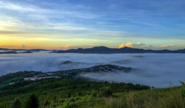 Lam Dong Da Lat platosunda bulutlu sezon başlıyor.