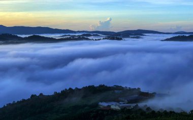 Lam Dong Da Lat platosunda bulutlu sezon başlıyor.