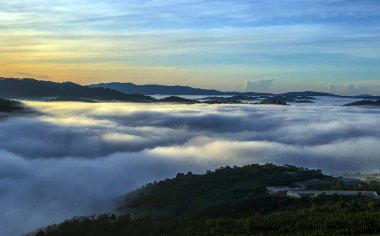 Lam Dong Da Lat platosunda bulutlu sezon başlıyor.