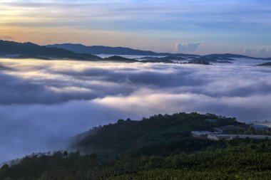 Lam Dong Da Lat platosunda bulutlu sezon başlıyor.
