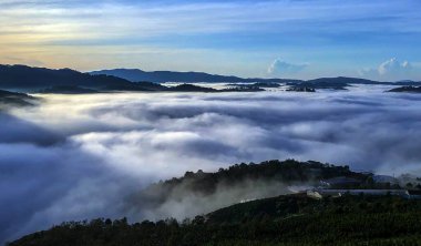 Lam Dong Da Lat platosunda bulutlu sezon başlıyor.