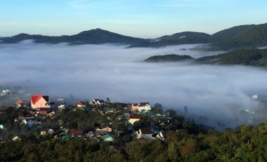 Lam Dong Da Lat platosunda bulutlu sezon başlıyor.