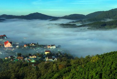 Lam Dong Da Lat platosunda bulutlu sezon başlıyor.