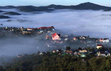 Lam Dong Da Lat platosunda bulutlu sezon başlıyor.
