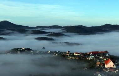 Lam Dong Da Lat platosunda bulutlu sezon başlıyor.
