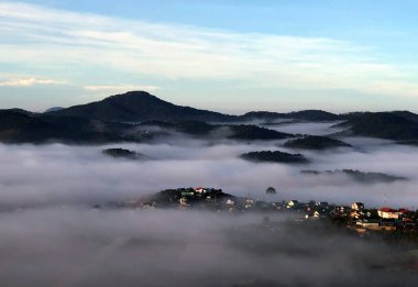 Lam Dong Da Lat platosunda bulutlu sezon başlıyor.