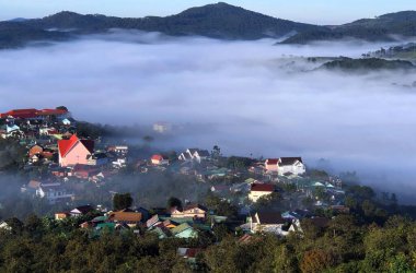 Lam Dong Da Lat platosunda bulutlu sezon başlıyor.