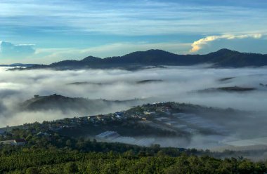 Lam Dong Da Lat platosunda bulutlu sezon başlıyor.