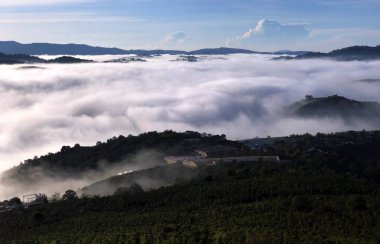 Lam Dong Da Lat platosunda bulutlu sezon başlıyor.