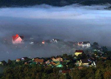Lam Dong Da Lat platosunda bulutlu sezon başlıyor.