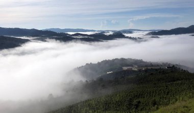 Lam Dong Da Lat platosunda bulutlu sezon başlıyor.